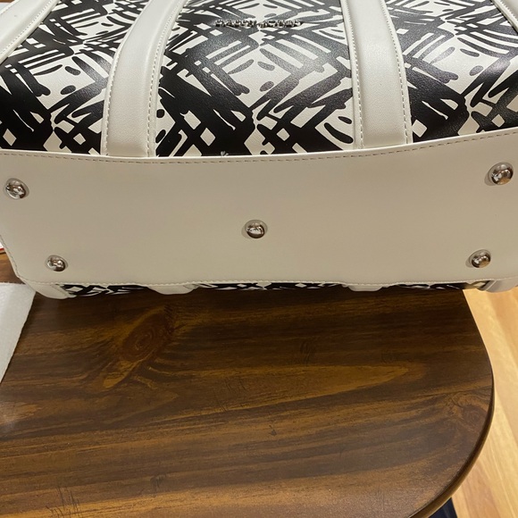 Sassy Jones purse with dust bag - Picture 6 of 16
